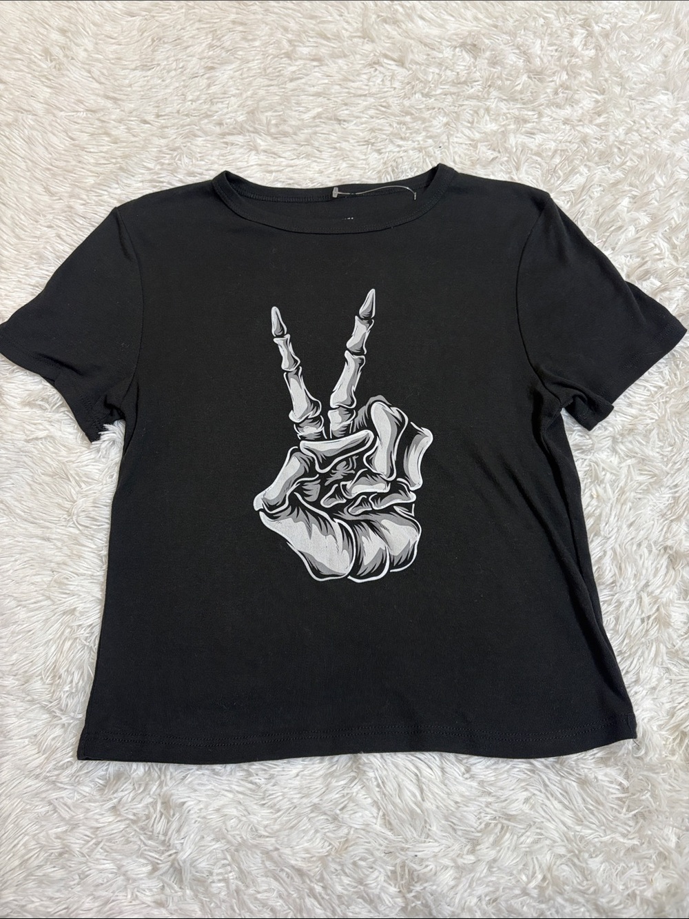 NWOT Skeleton Peace Sign Graphic Tee Cropped Size M-Unbranded